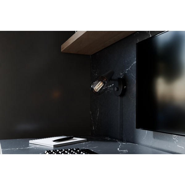 Seinavalgusti must MOON