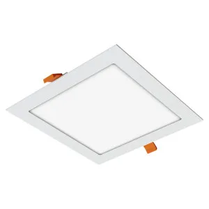 Įleidžiamas kvadratinis šviestuvas 18W IP40 3000K 1700 lm standartinė balta