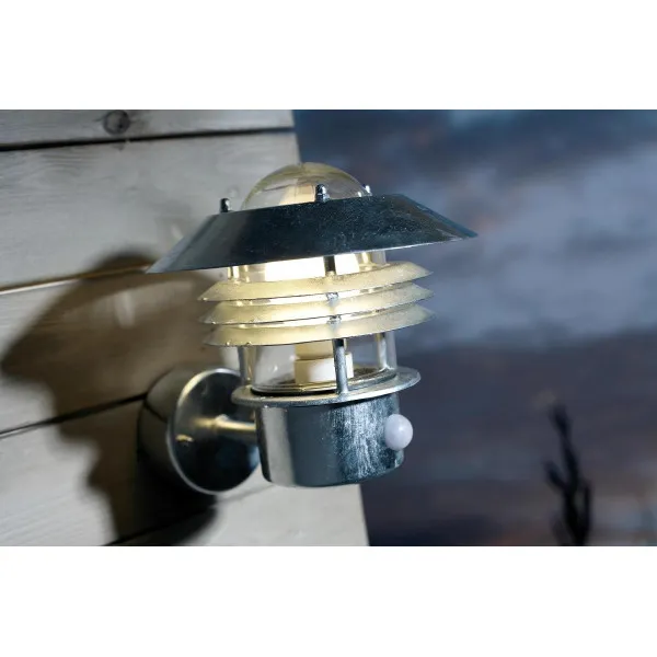 Seinavalgusti liikumisanduriga IP54 VEJERS